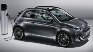63 anni senza pensione: la Fiat 500 elettrica
