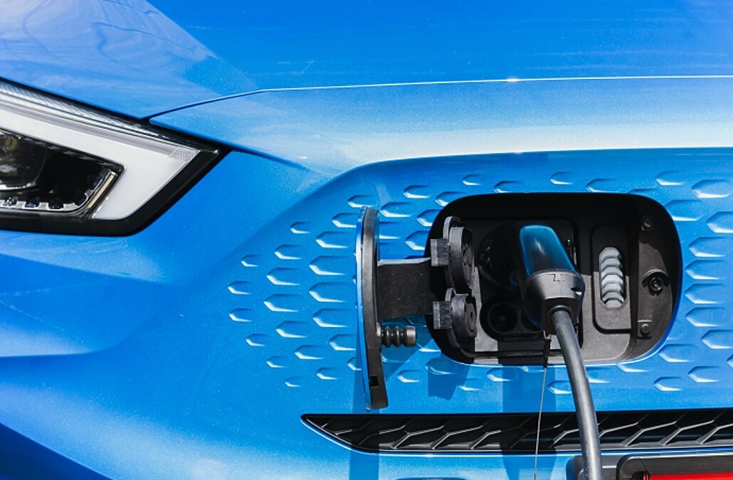 Auto elettriche, agli italiani non piacciono